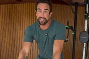 Erasmo Viana grava vídeo para o Instagram