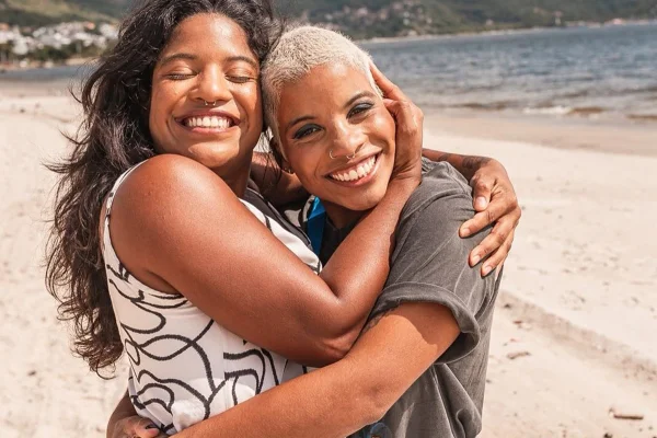 Irmã de Juliana Marins recorda fotos da infância e última despedida - Metrópoles