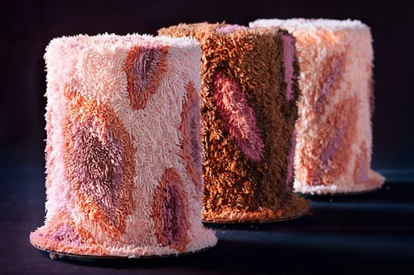 Confeiteira viraliza ao criar tortas e bolos com desenhos de pepecas