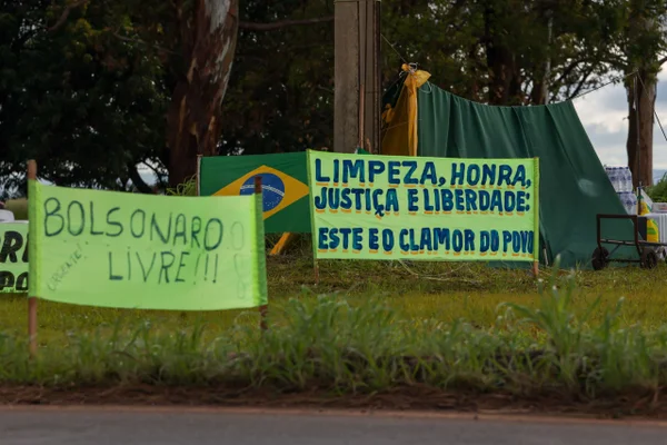 Imagem colorida, acampamento bolsonarista - Metrópoles