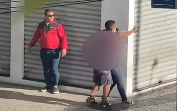 Bandido faz funcionária de loja refém para fugir e acaba morto