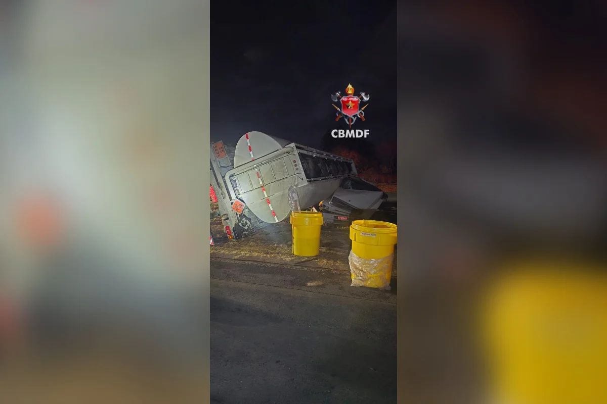 O acidente envolvendo a carreta com carga de combustíveis aconteceu na noite de terça-feira (25/8) na BR-020 O acidente envolvendo a carreta com carga de combustíveis aconteceu na noite de terça-feira (25/8) na BR-020