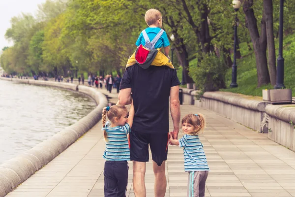 A psicologia responde: pais superprotetores podem criar filhos “mimados”?