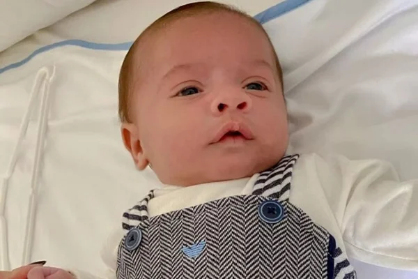 Marília Mendonça mostra filho com roupa de grife e fãs reagem