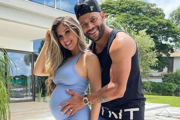 Hulk Paraíba e Camila Ângelo. Ela aparece grávida - Metrópoles