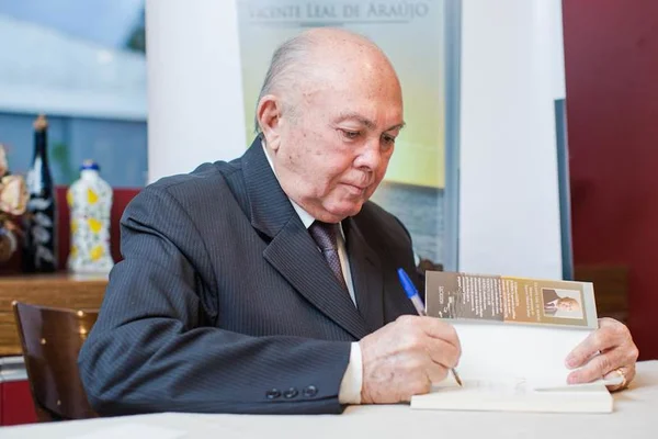 Ministro Vicente Leal lança livro de crônicas vivenciadas