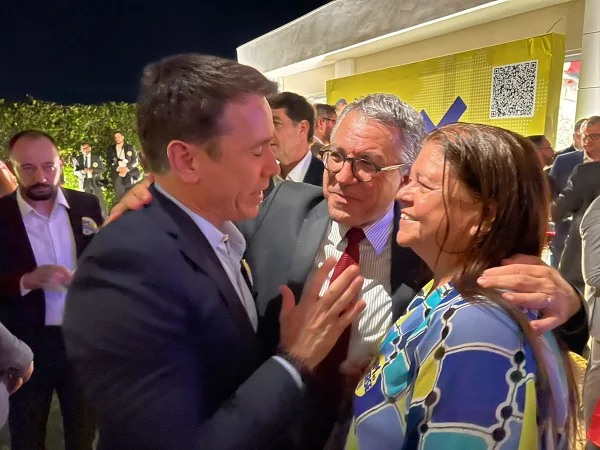 Deputado Felipe Carreras, Alexandre Padilha e deputada Laura Carneiro