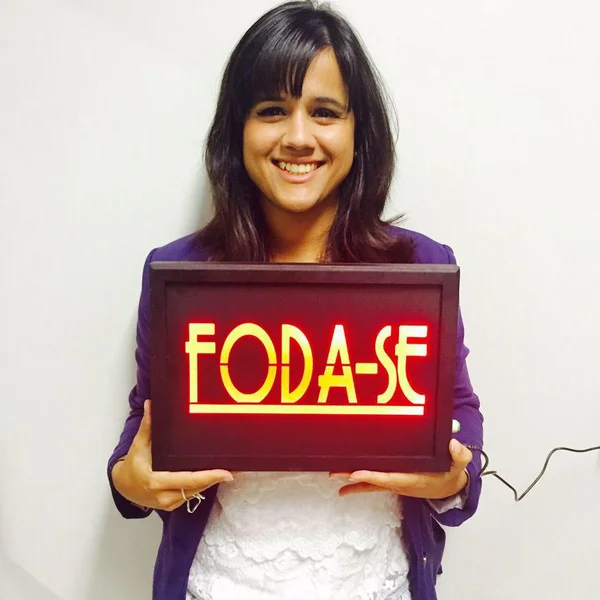 A designer brasiliense Bia Calza vende móveis na Westwing e no Mobly