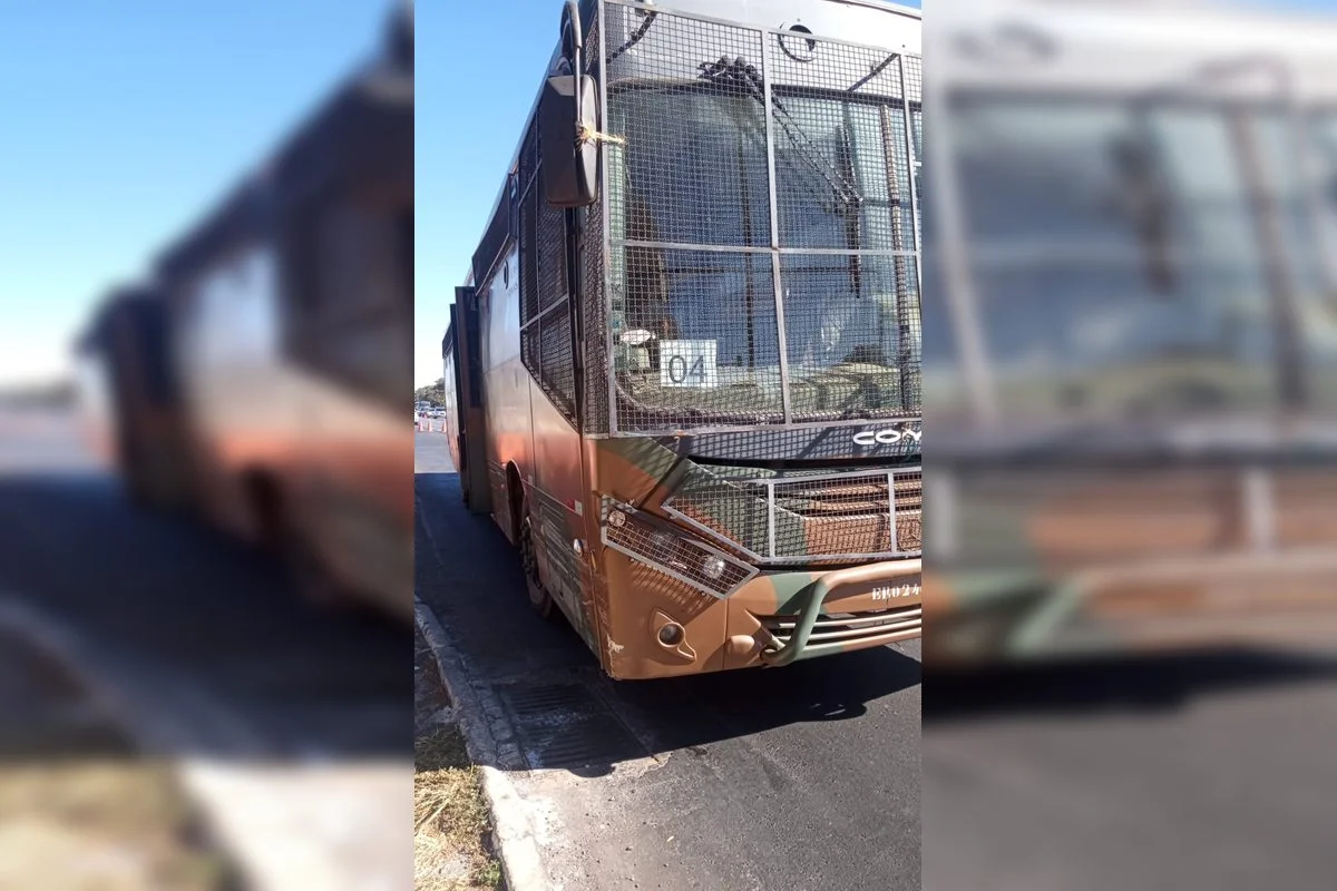 Ônibus do Exército Brasileiro colidiu Ônibus do Exército Brasileiro colidiu