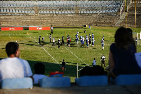 Futebol americano e times tradicionais brigam por campos no DF