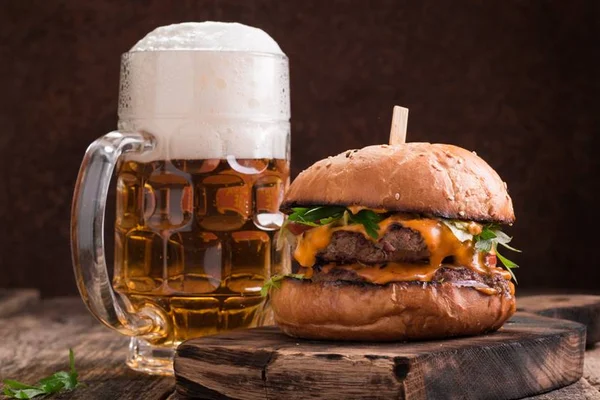 Hamburgueria abre diversas vagas de emprego em Águas Claras (DF)