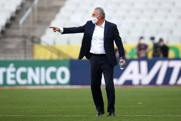 Tite confirma escalação sobre o Peru e fala sobre a polêmica do superclássico