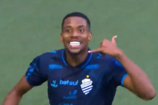 Alô, Zezé? Confusão generalizada em jogo do Cruzeiro revive meme