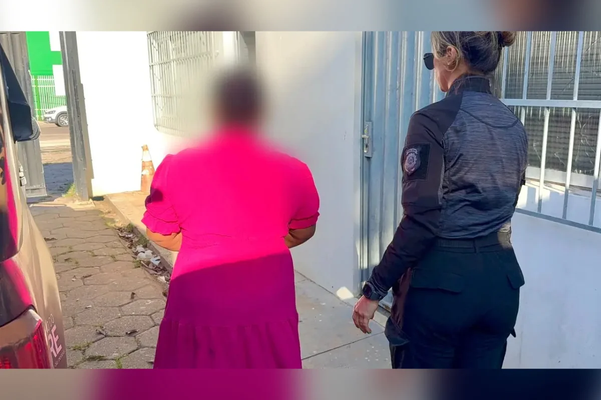Após o flagrante, a mulher recebeu voz de prisão e foi encaminhada à Delegacia Central de Flagrantes (Defla Após o flagrante, a mulher recebeu voz de prisão e foi encaminhada à Delegacia Central de Flagrantes (Defla