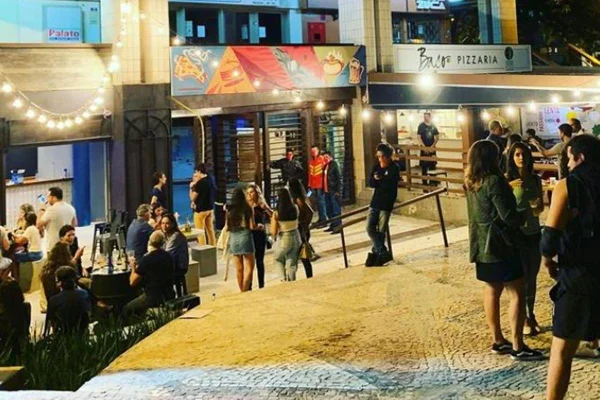Gil Guimarães reúne pizzaria, hamburgueria e cervejaria em praça da Asa Norte