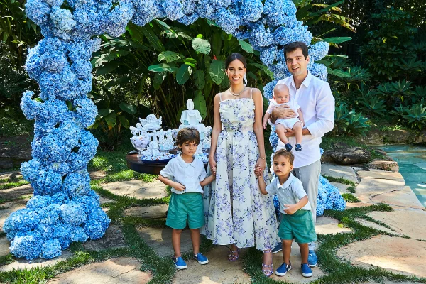 Camila Nereu e Emmanuel Sarkis batizam o terceiro filho, Marco