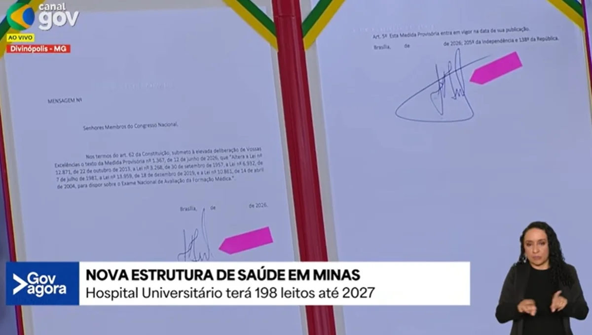 Lula mostra MP do Enamed assinada Lula mostra MP do Enamed assinada