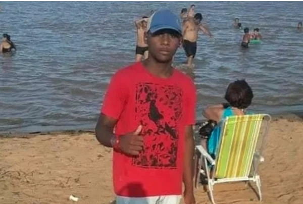 Jovem de 17 anos é decapitado e criminosos jogam cabeça no meio da rua