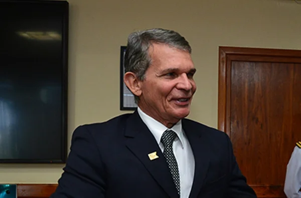 Ministro da Defesa declara que ataque a Bolsonaro causa “apreensão”