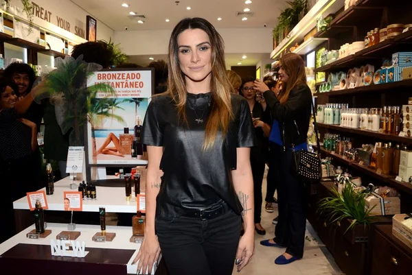 Cleo Pires diz que Marilyn Manson já cuspiu em sua cara