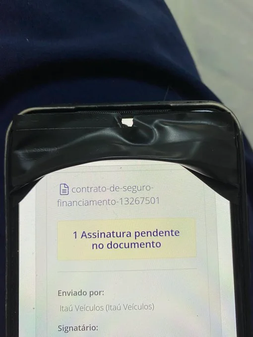 Jovem de BH desconfia de entrega e toma celular de golpista