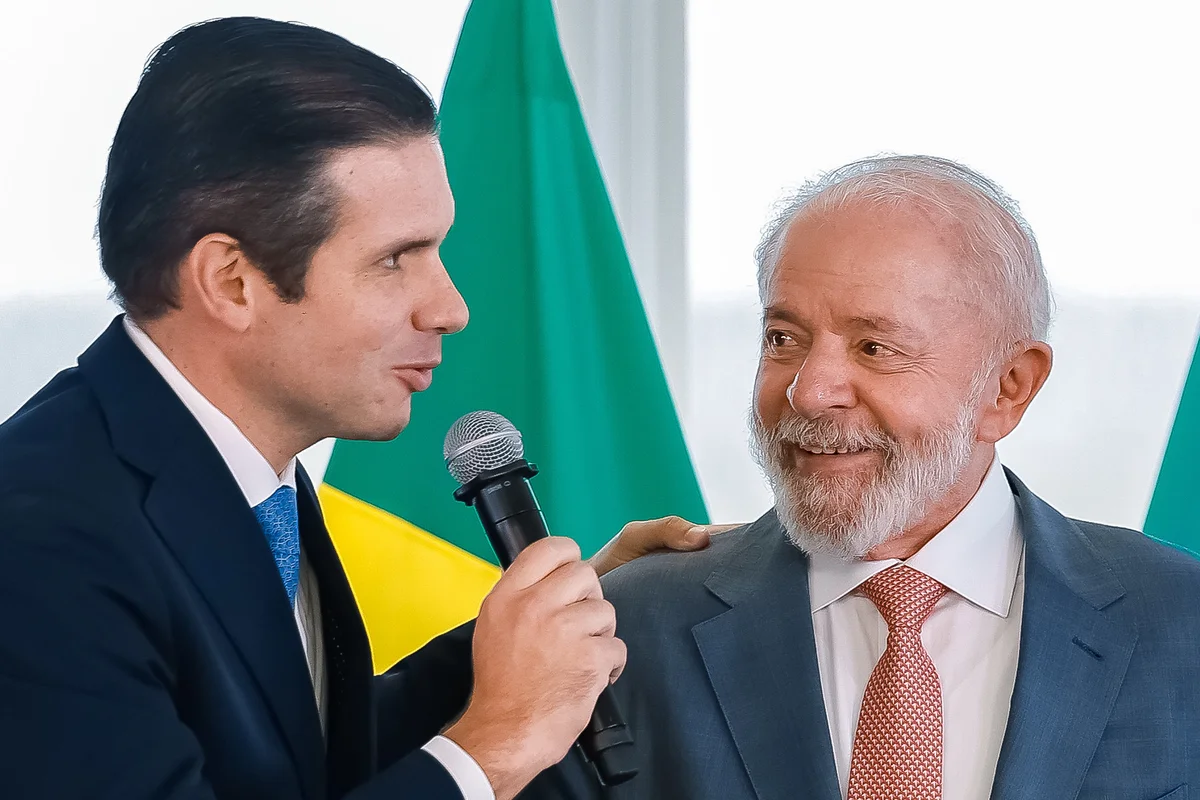 Bolsonaristas reclamam da proximidade de Motta com Lula