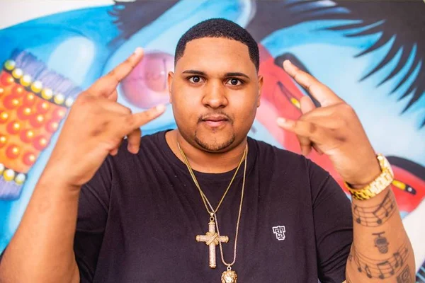 Bloco da Drop convida Baile da Gaiola traz Mc Kevin O Chris