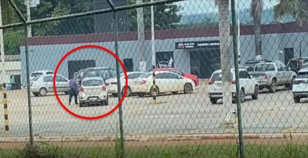 PF flagra entrega de dinheiro para diretor de imunização de Pazuello
