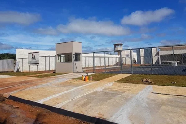 Preso pula janela em audiência de custódia e é suspeito de matar homem