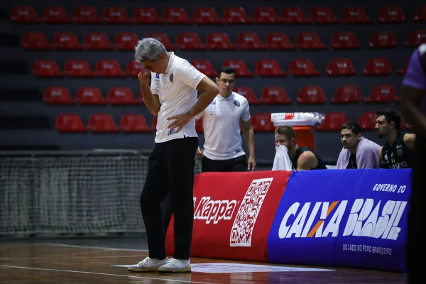 Imagem colorida da partida entre Brasília Basquete x Corinthians