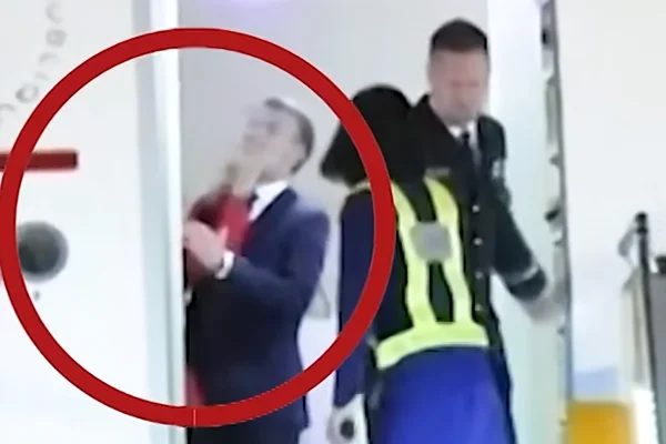 Tapa que Brigitte Macron deu em Emmanuel Macron -- Metrópoles