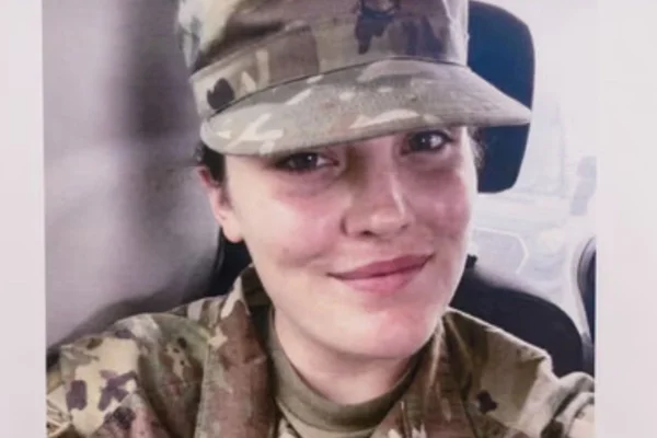 Foto colorida de Sarah Beckstrom, militar de 20 anos baleada durante um tiroteio próximo à Casa Branca - Metrópoles