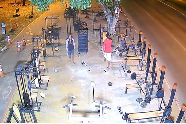 Vídeo: dupla de vândalos destrói academia comunitária em Planaltina