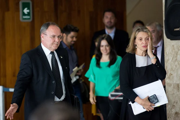 GDF volta a tirar dinheiro do Iprev para pagar salários de servidor