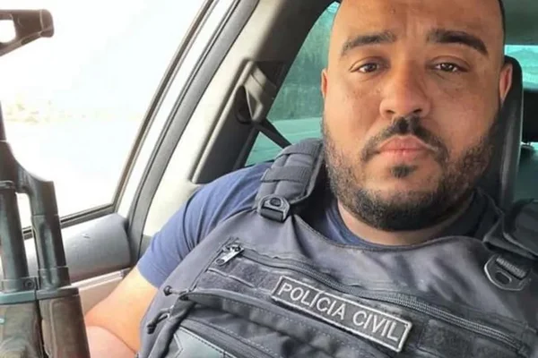 Imagem colorida mostra policial morto durante assalto na Barra da Tijuca, RJ - Metrópoles