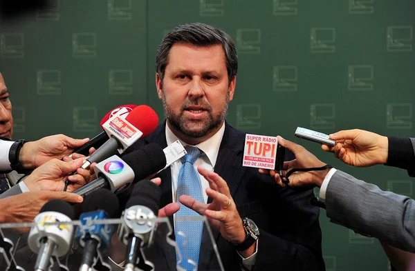 Líder do PSDB confirma rompimento com Cunha e diz que sua defesa é inconsistente