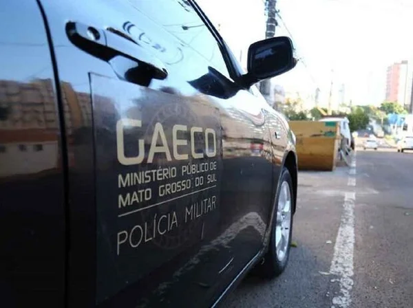 Imagem colorida do carro do Gaeco deputado estadual - Metrópoles
