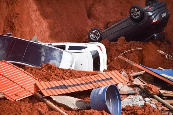 Cratera na Asa Sul: Defesa Civil aponta erro na execução da obra