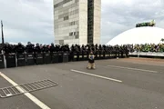 Bolsonarista Symon Albino em protesto em Brasília Bolsonarista Symon Albino em protesto em Brasília