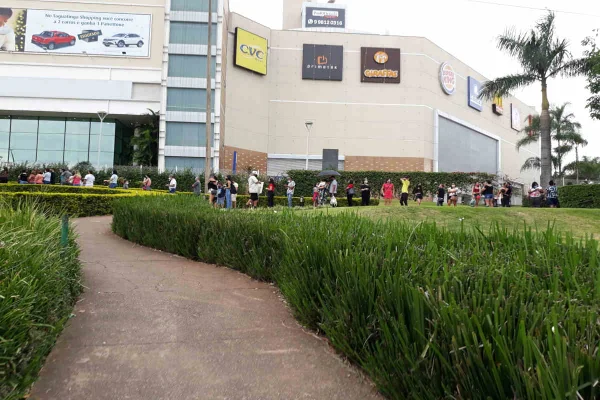 Por aglomeração, Vigilância Sanitária interdita temporariamente shopping do DF