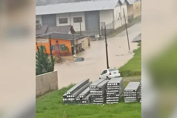 Alagamento causado pelas fortes chuvas em Santa Catarina - Metrópoles
