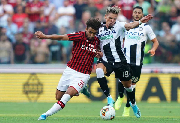 Brasileiro marca e Udinese bate o Milan na estreia do Italiano