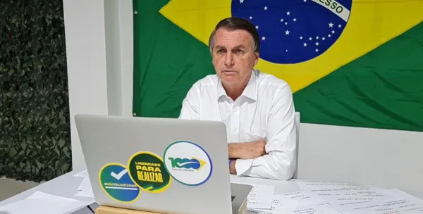 Quanto vale vaga no STF, pergunta Bolsonaro sem ver que estava ao vivo