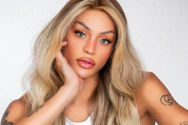 Pabllo Vittar toma segunda dose de vacina contra Covid e reação de enfermeira impressiona