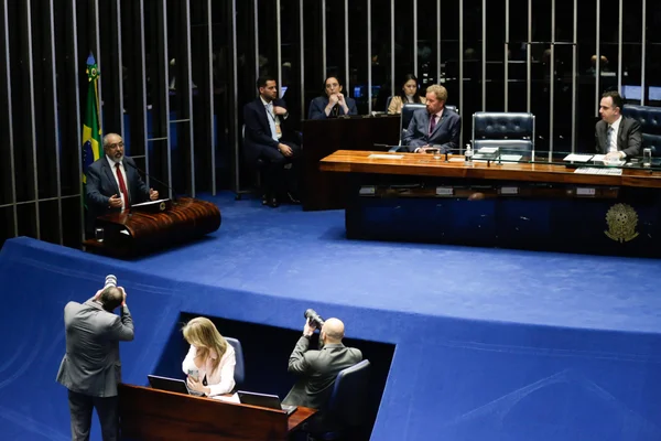 Comissão do Senado aprova isenção de FGTS e INSS para aposentados