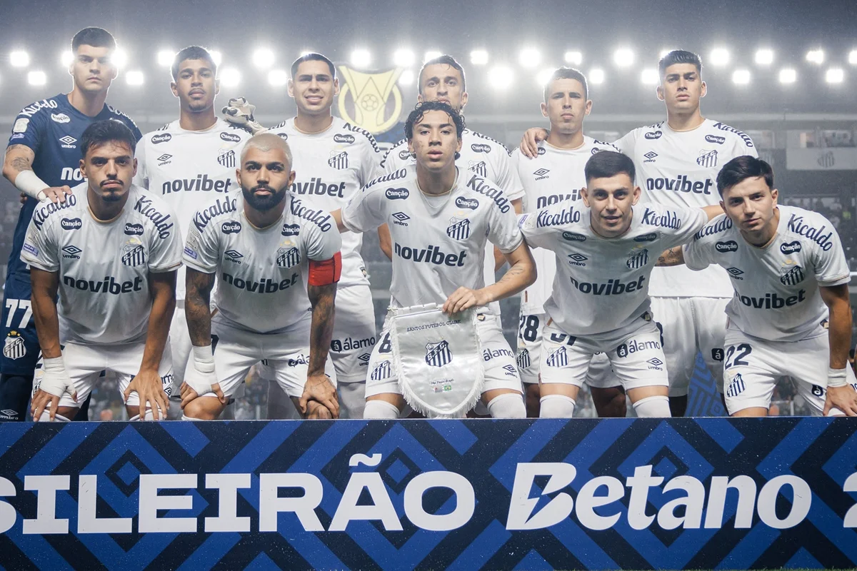 Time do Santos diante do Athletico-PR Time do Santos diante do Athletico-PR