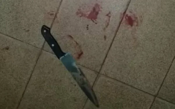 Após se assustar, menina é esfaqueada em casa por assaltante