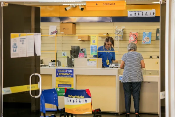 Fachada do prédio sede dos Correios e detalhes de agência da empresa, no Setor Bancário Norte, em Brasília metrópoles 15