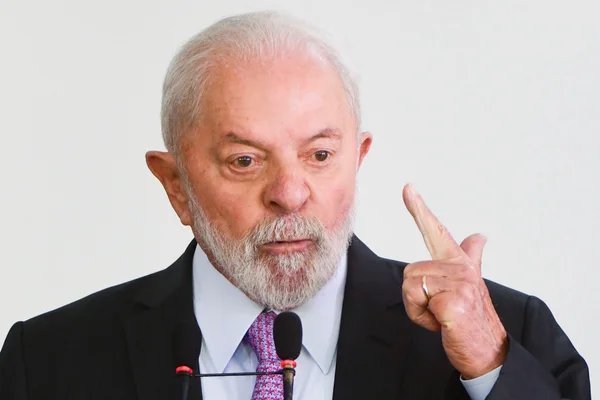 imagem colorida presidente lula persona non grata - metrópoles