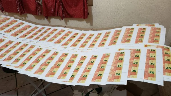PF fecha laboratório gráfico que fabricava e vendia dinheiro falso